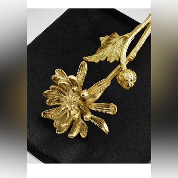 Michael Aram Dahlia cocktail napkin holder size 5.25” L 5.3 W 1.25” T - Picture 6 of 15